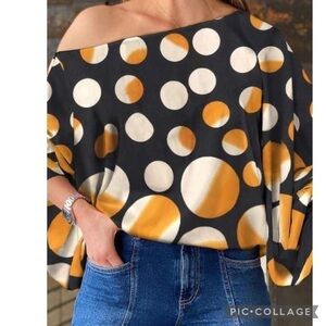 Cute!! Black Top w/Deep Gold  & White Circles